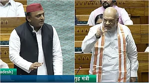 X/@ANI : SP chief Akhilesh Yadav (L) and Union Minister Amit Shah in Lok Sabha |